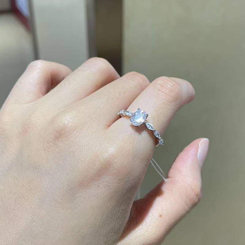 蛋形Women's RingS925银镀白金定制选款主石Moissanite1.0ct/副石高碳钻
